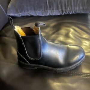 Sleek Black Men's Chelsea Boots